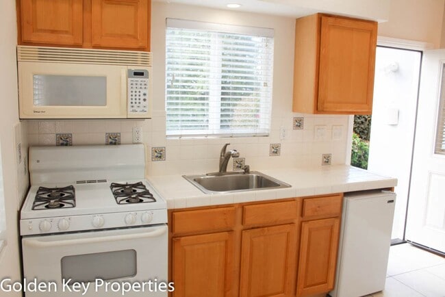 Photo - Charming detached granny flat in South Oce...