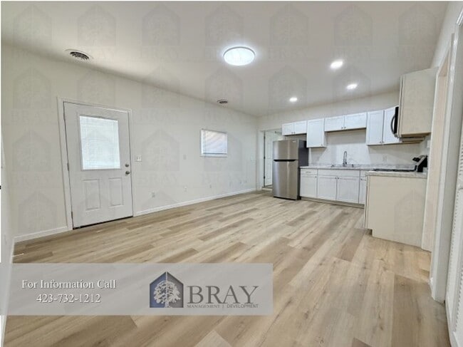 Building Photo - 307 Honeysuckle Dr Unit B