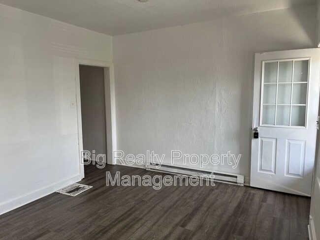 Photo - 119 E Scull St