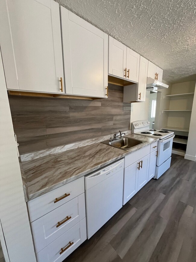 Photo - 553 E Emerson Ave