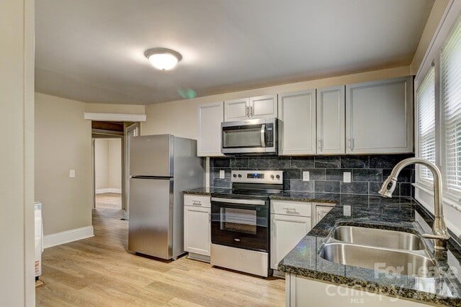 Photo - 207 Ramsey St