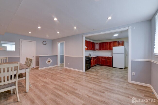 382 College Dr