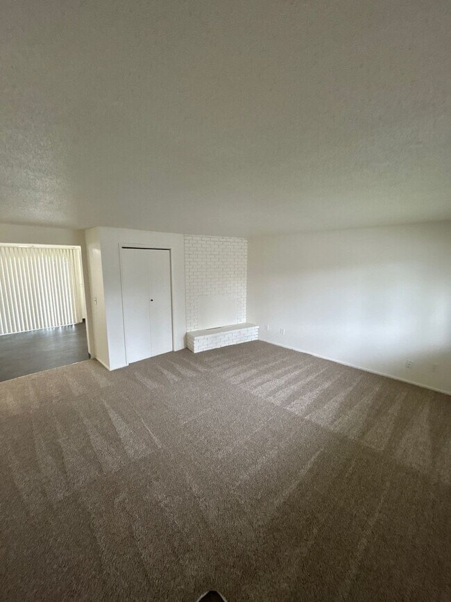 Photo - 3924 Iberis St NE