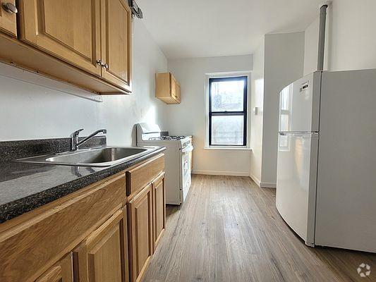 Building Photo - 1 bedroom in BRONX NY 10458 Unit 4D Rental