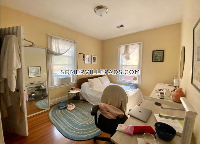 22 Curtis Ave Unit 2