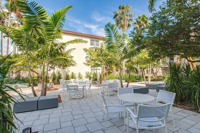Photo - 3605 NE 207th St Unidad 1210 Rental