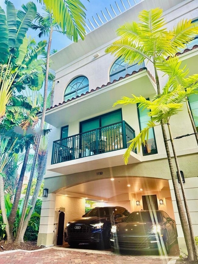 Building Photo - 1150 98th St Unit 10