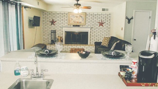 Photo - 8301 Comanche Ct NE