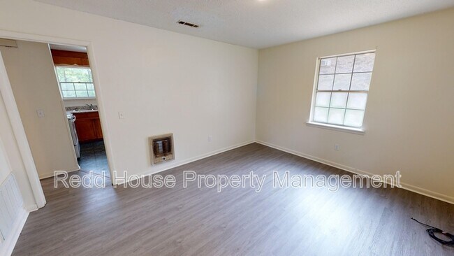 Photo - 901 E Grubbs St