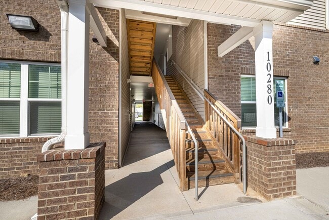 Photo - BEAUTIFUL 3BD 2.5 BTH Apartment home RAINTREE - Ballantyne Commons Pkwy - MOVE IN SPECIAL