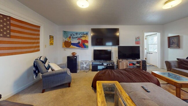 Photo - 5 Bedroom Home in Campus Area - Available August 1st