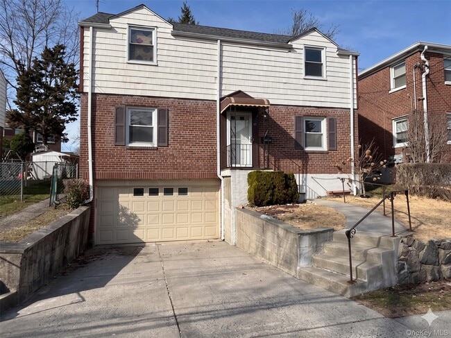 Building Photo - 14 Chamberlain Ave