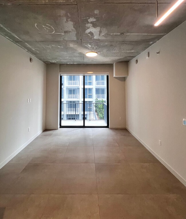 Photo - 137 NW 30th St Unidad C1
