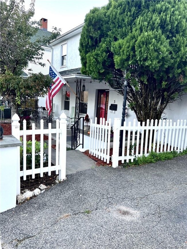 Building Photo - 3 Muller Ave