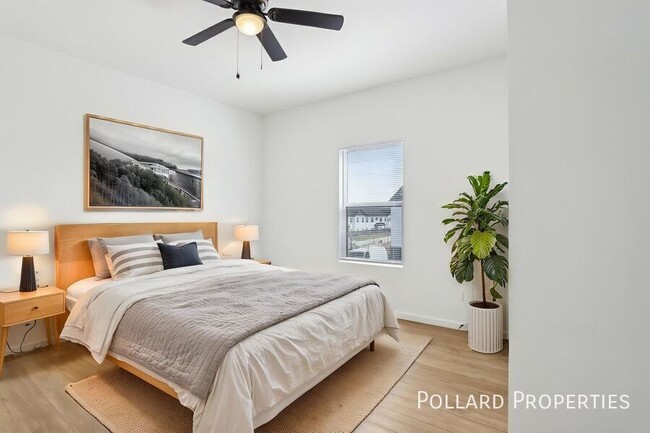 Photo - 1404 Parkview Dr Unit 1404