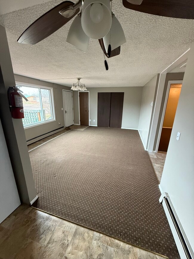 Building Photo - Evergreen Apartments Unit 2