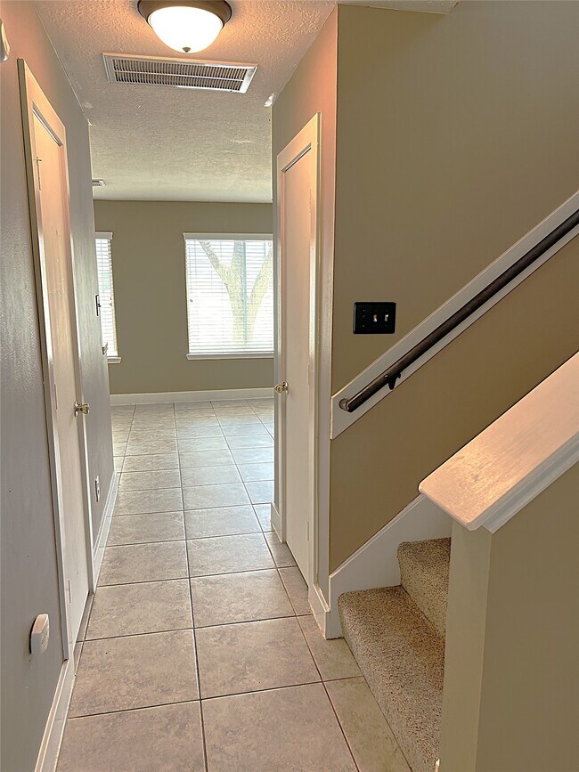6819 Kingwood Glen Dr