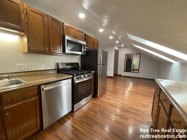 Building Photo - 32 Saint James St Unit 1 Rental