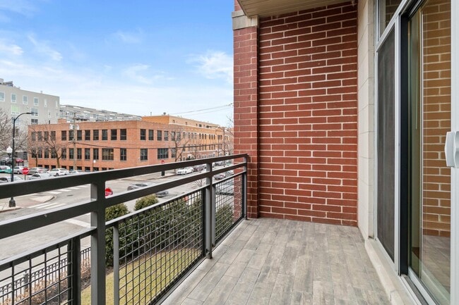 Building Photo - 1079 W Monroe St Unit 33-306