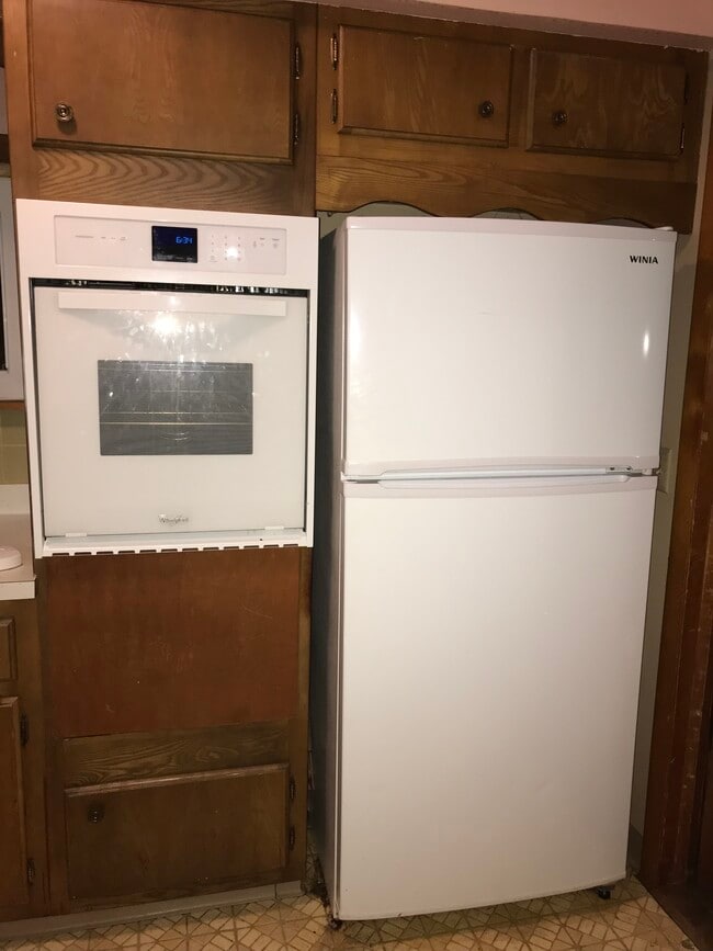 Photo - 2 Ford Unit B