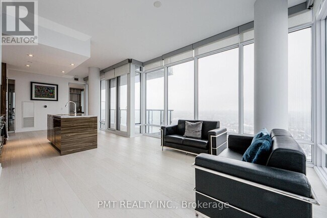 Photo - 488 University Ave Unité 5102