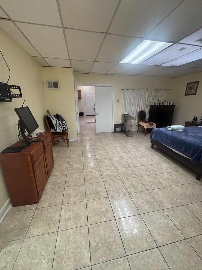 Photo - 3043 W Montrose Ave Unidad B