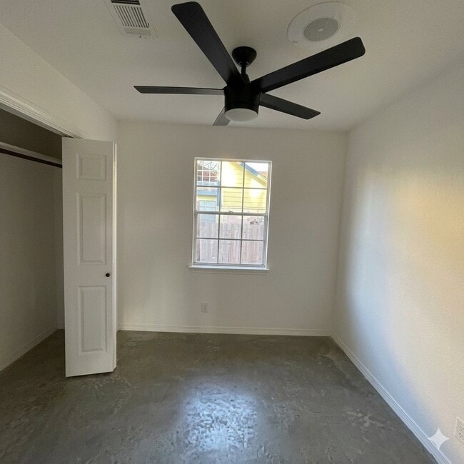 2100 Rosemary Ln