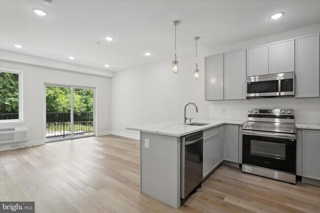 Photo - 401 E Walnut Ln Unit 204