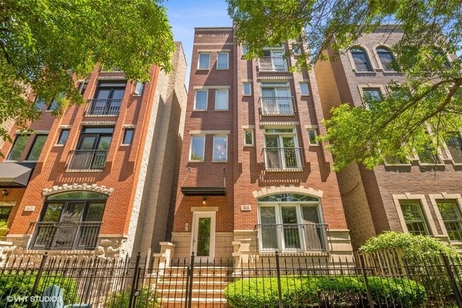 Building Photo - 3633 N Wilton Ave Unit 1