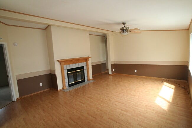 Photo - 3 bed 2 bath home with fireplace