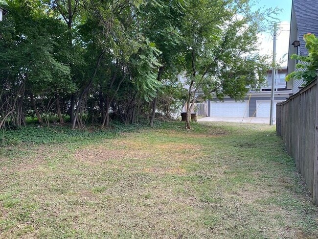 Photo - Germantown / Salemtown House for Rent!  2 Beds w/ extra rooms  + 2 full baths!