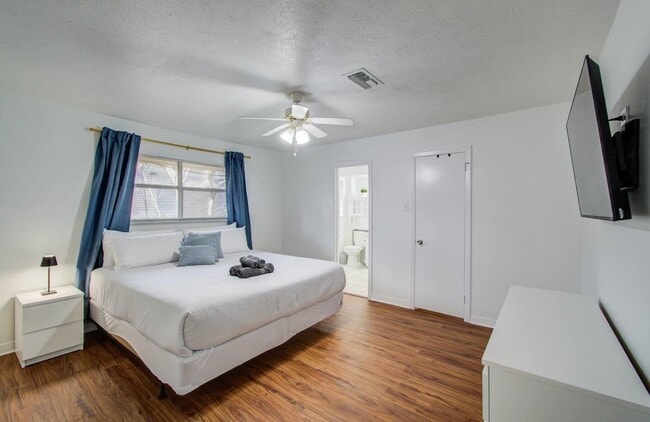 Photo - 5542 Holly St Unidad 209