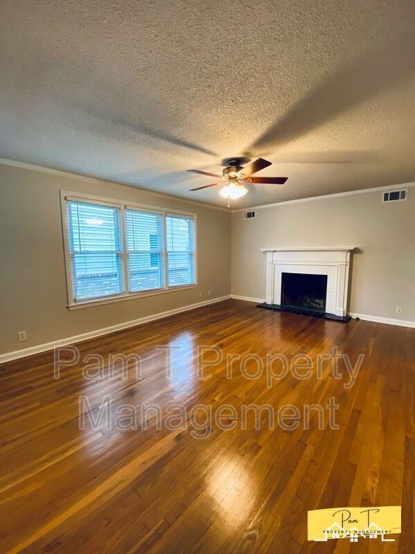 Photo - 304 Columbus Dr