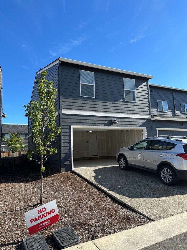 Photo - Newer Townhouse in Saddle Club Estates wit...