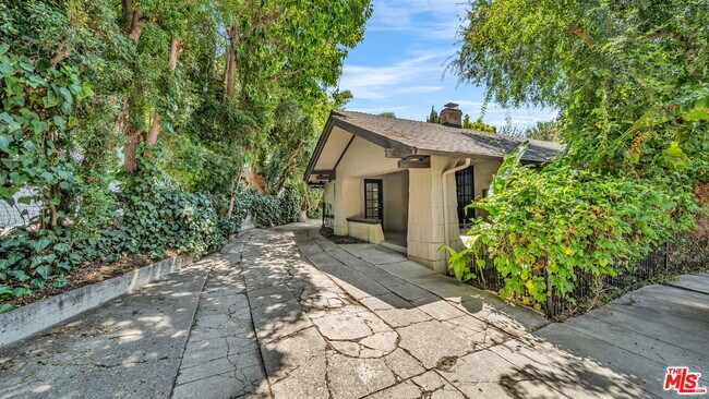 Building Photo - 1918 Pinehurst Rd Rental