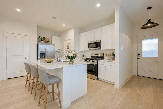 Photo - 1727 Revolution Way