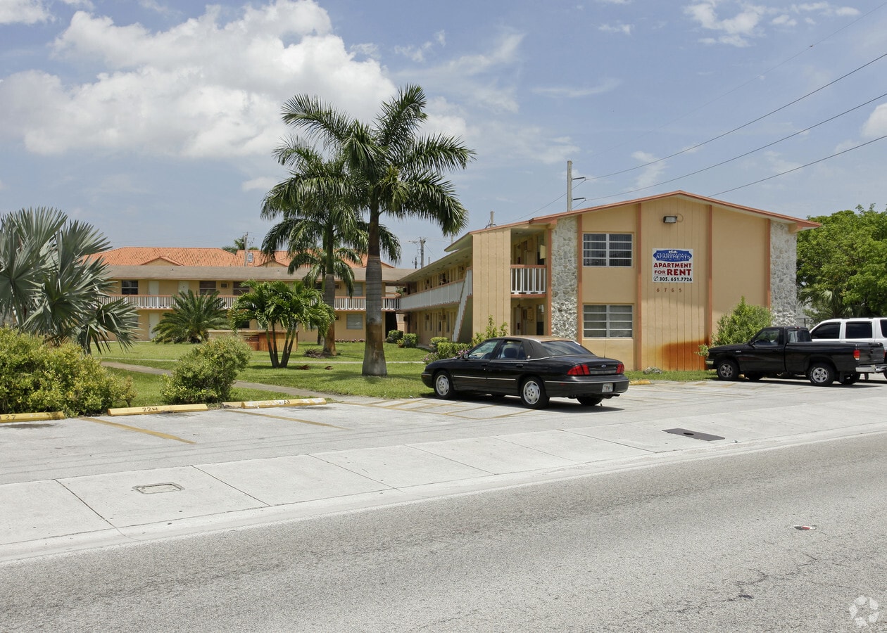 Marshall Apartments - Marshall Apartments