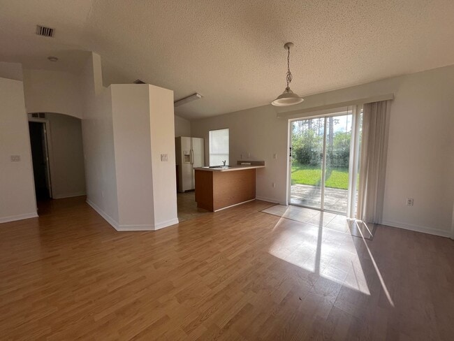 Photo - Super Cute 3 Bedroom 2 Bath in Great Locat...