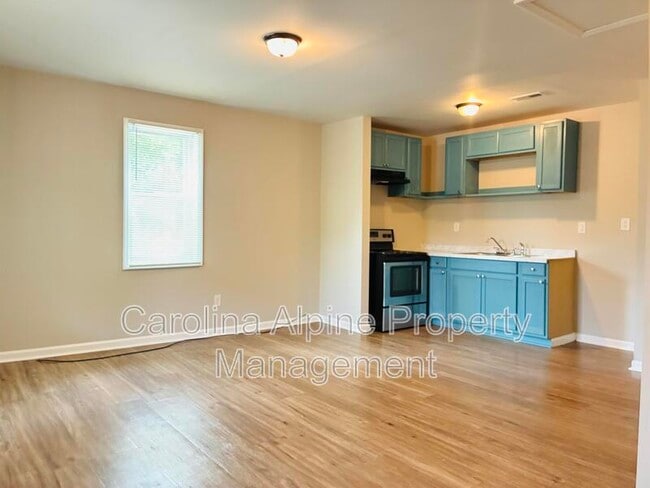 Photo - 407 Gardner St