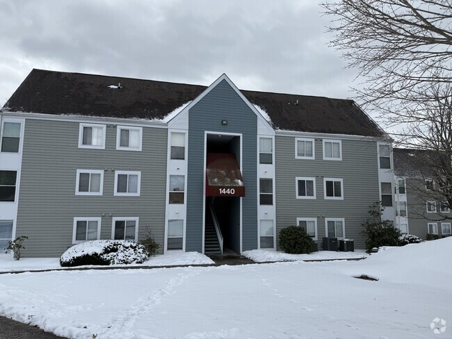 Building Photo - 1440 Seneca Dr Unit 1440 Seneca Drive  D Rental