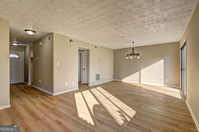 Photo - 288 Country Club Dr