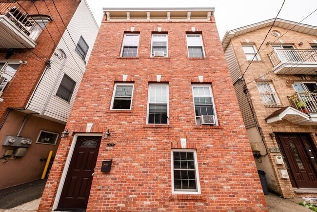 Building Photo - 217 South St Rental