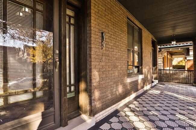 Photo - 6105-6107 Waterman Blvd Unit 6107