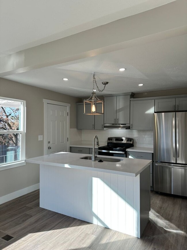 Photo - Darling remodeled 5 bedroom 2 bathroom home in the heart of Ogden
