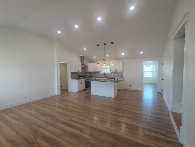 8134 Holly Crest Dr
