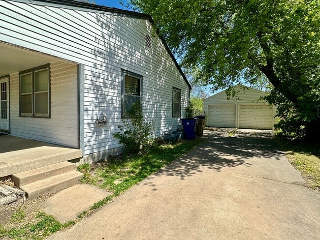 Photo - 854 S Fountain St House