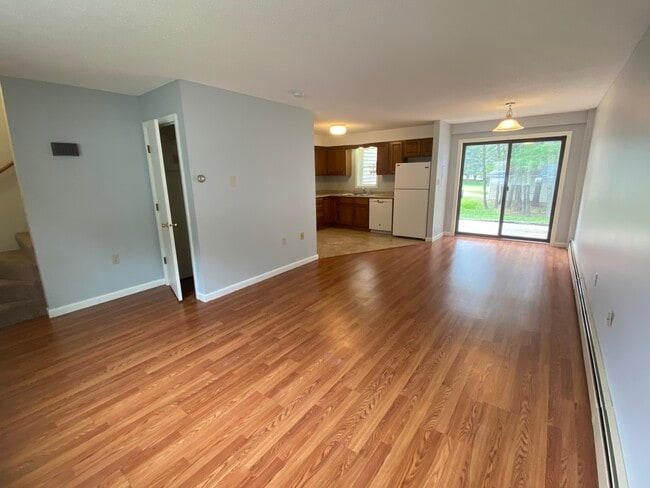 Photo - Pinewood Apartments