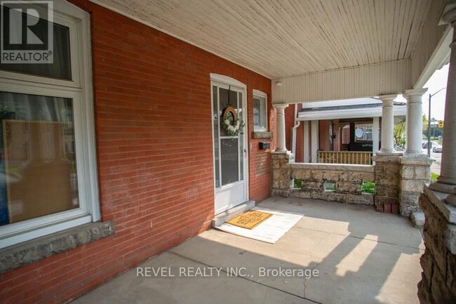 Photo - 522 Colborne St