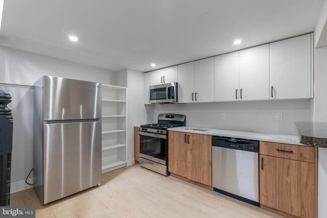 Building Photo - 4522 Baker St Unit 2