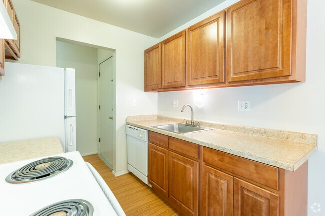 2 BR, 1 BA - 900 SF
